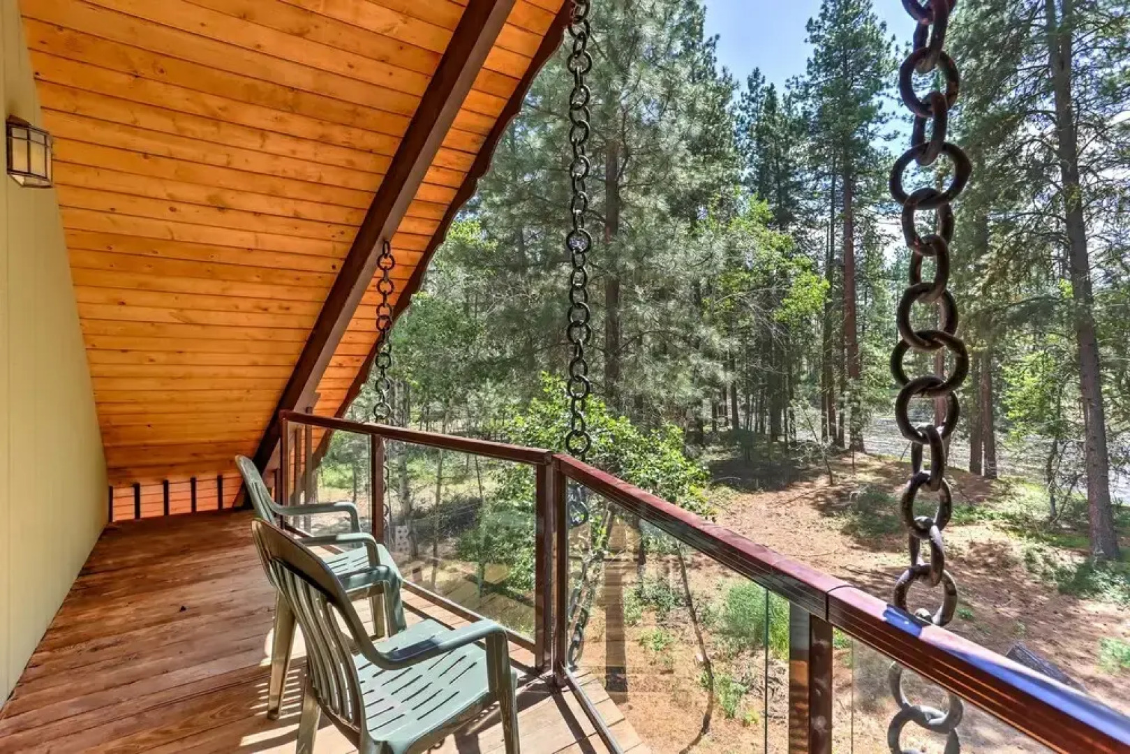 Riverside Winthrop Chalet w/ Hot Tub & 2 Decks!