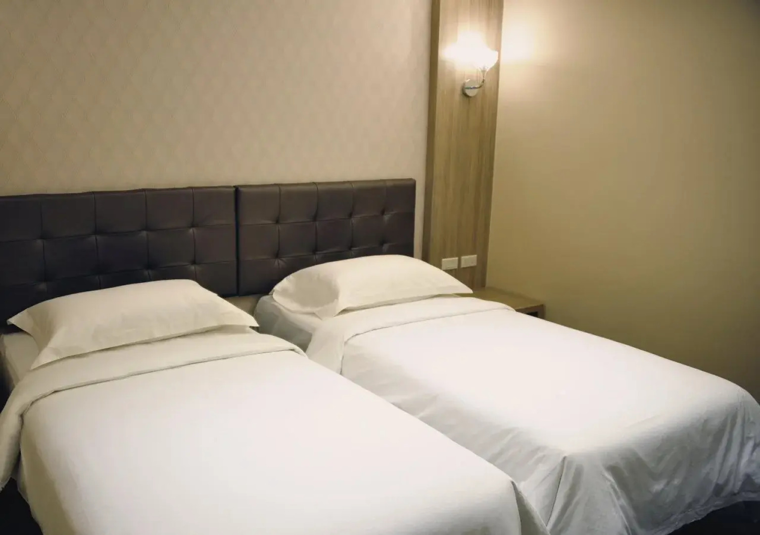 The Riverside Hotel International