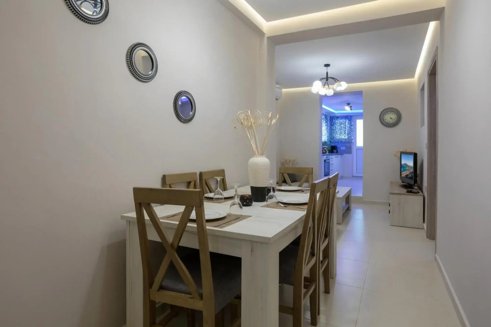 Evia's Apartment - New Apartment In Town!