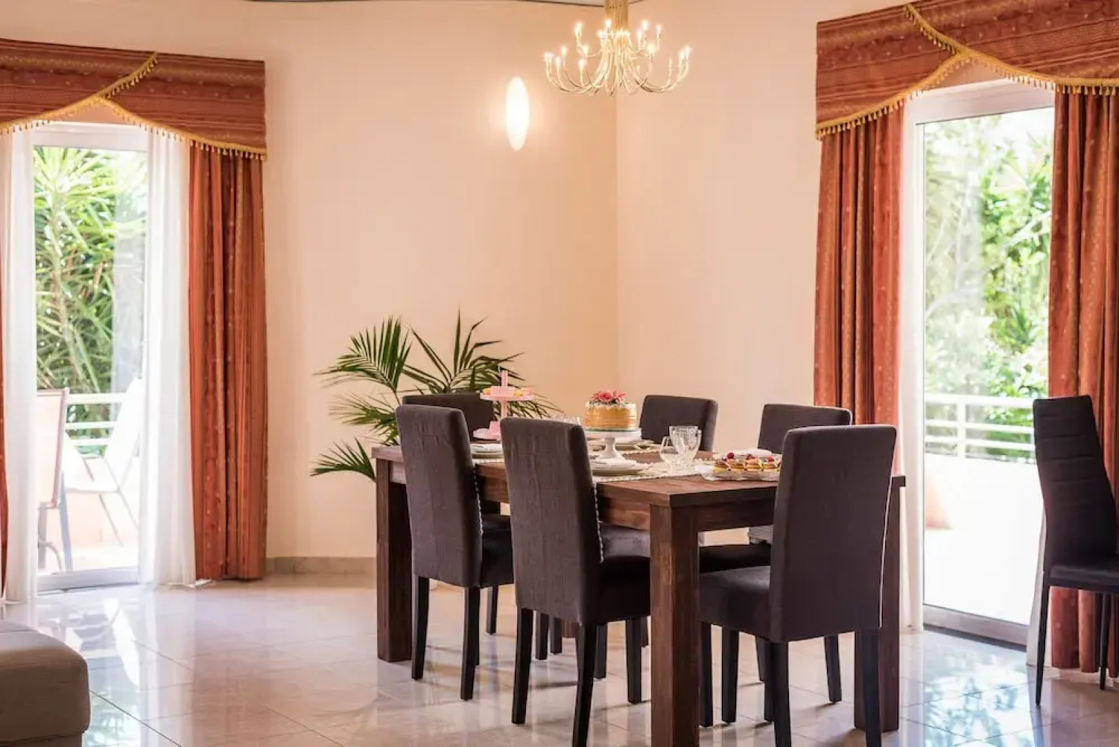 Steps to the Beach Spacious Home-Parking