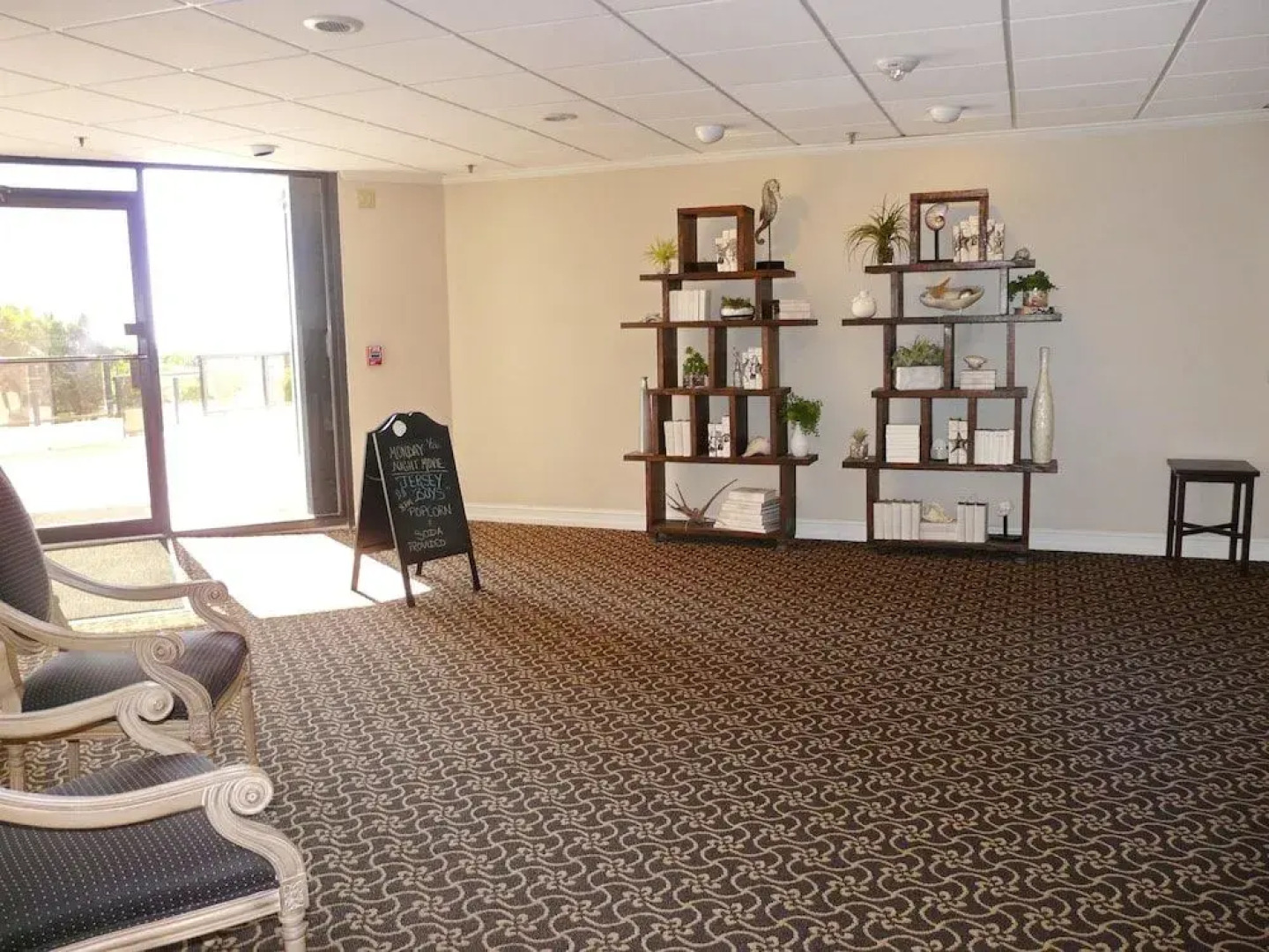 Stylish Beachfront Condo With Spa/pool and Ocean Views