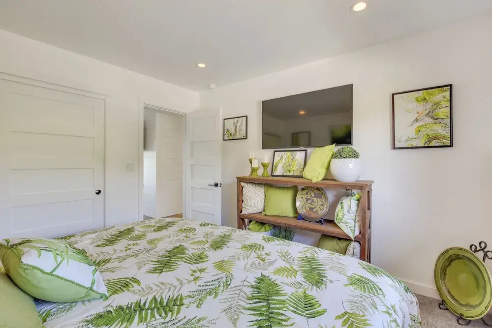 Mt Hood Views: Modern Underwood Home w/ Deck!