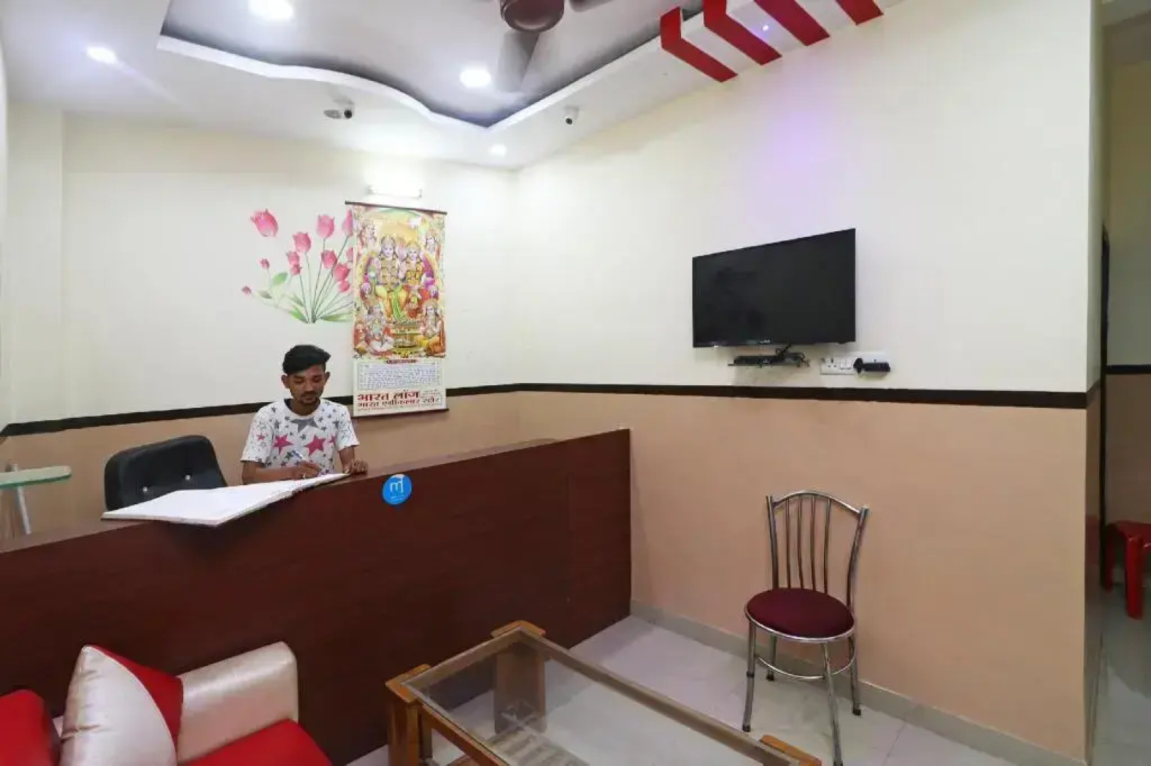 Bharat Lodge  by OYO Rooms