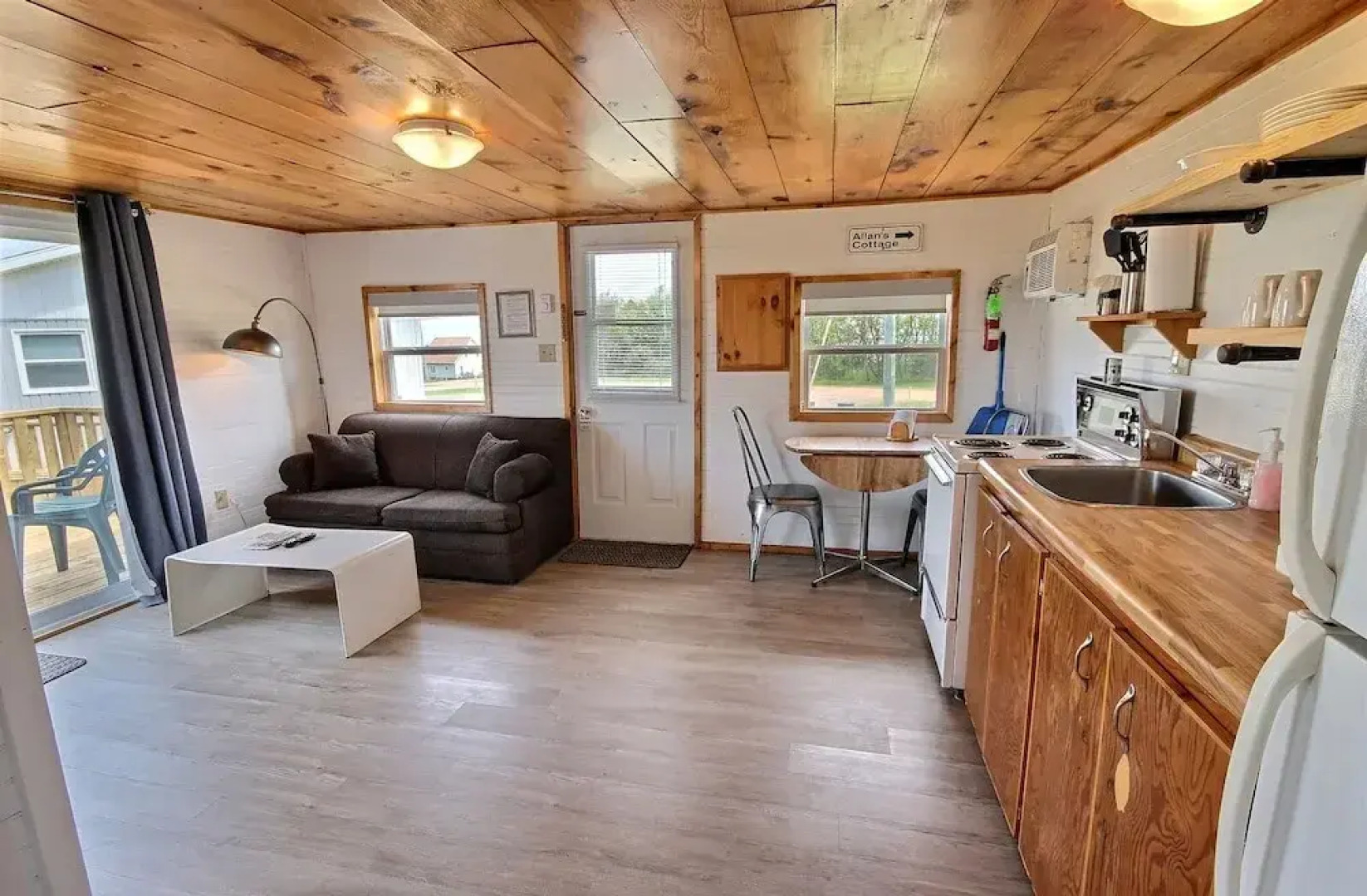 Cavendish Bosom Buddies Cottage Resort