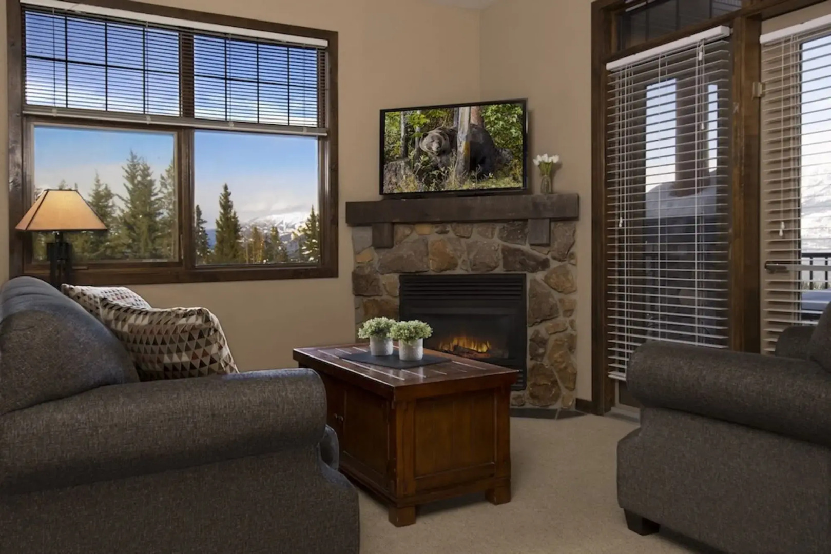 Glacier Mountaineer Lodge