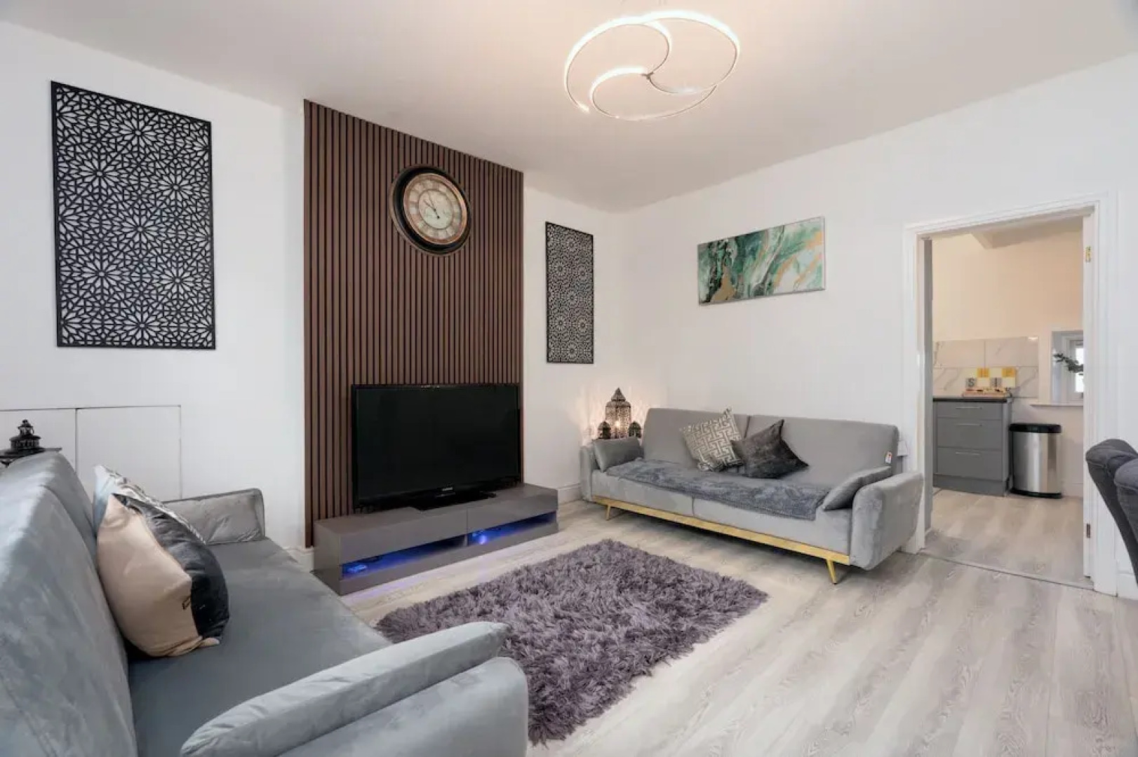 Cosy Cottage - Sleeps 6, Parking & Pet Friendly!