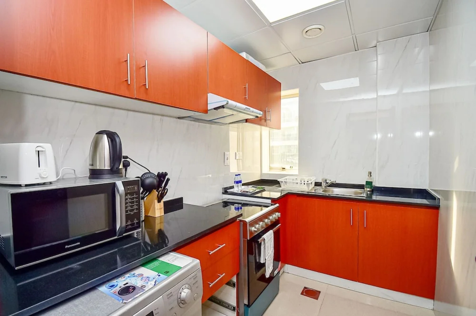 PRL Spacious studio with closed kitchen