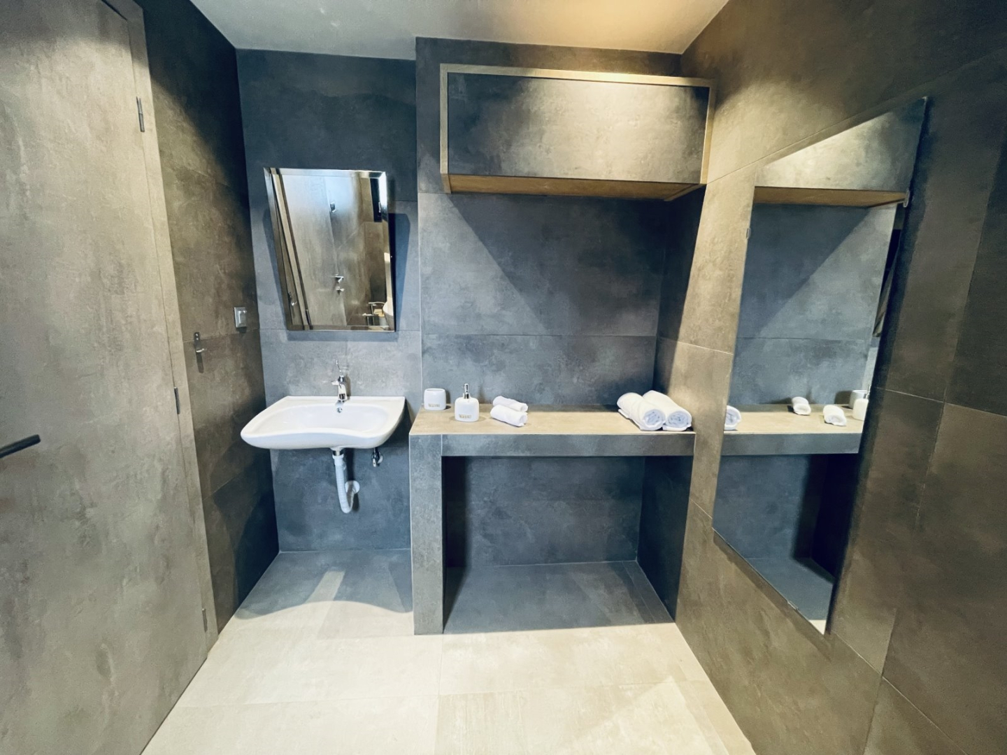 TheaSea Luxury Suites- Studio Suite 3