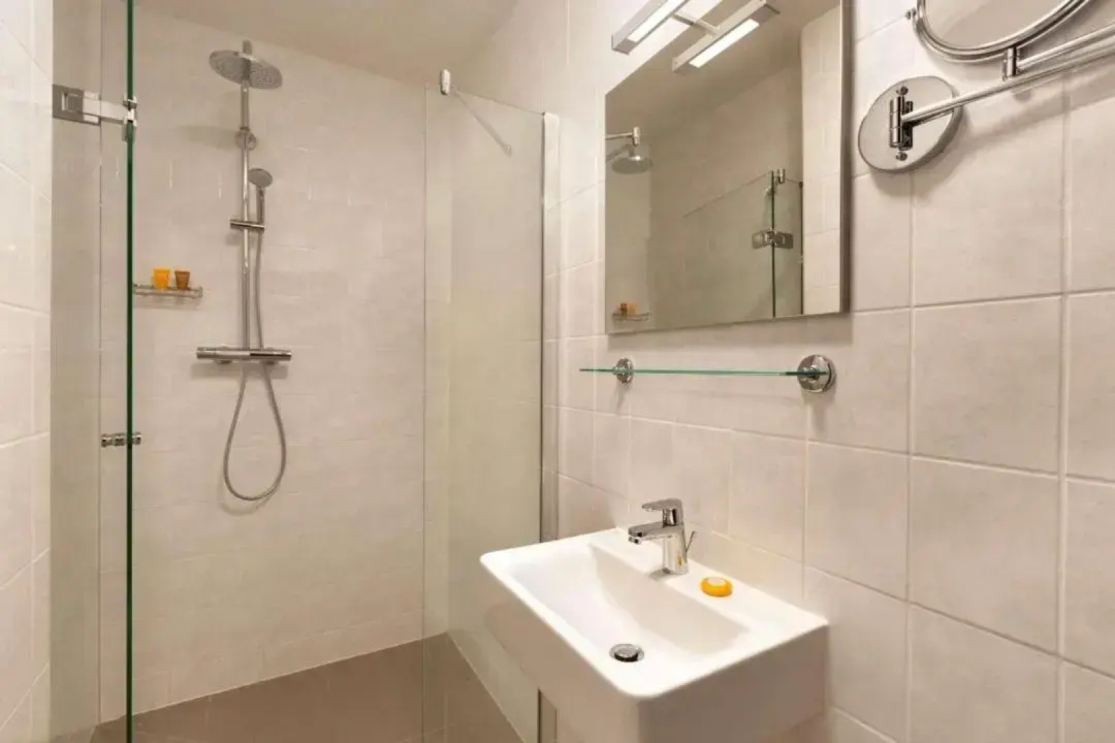 Rotterdam Teleport Hotel