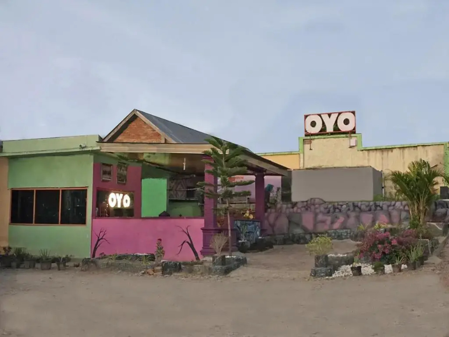 OYO 2410 Intan Hotel