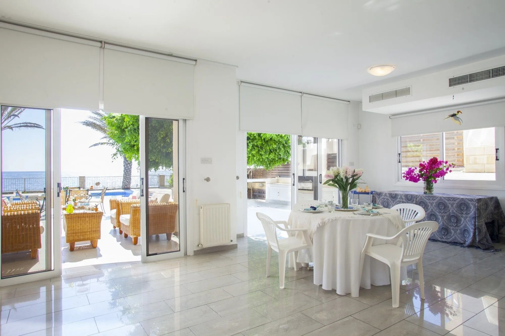 Sunset Beachfront Villa Meneou