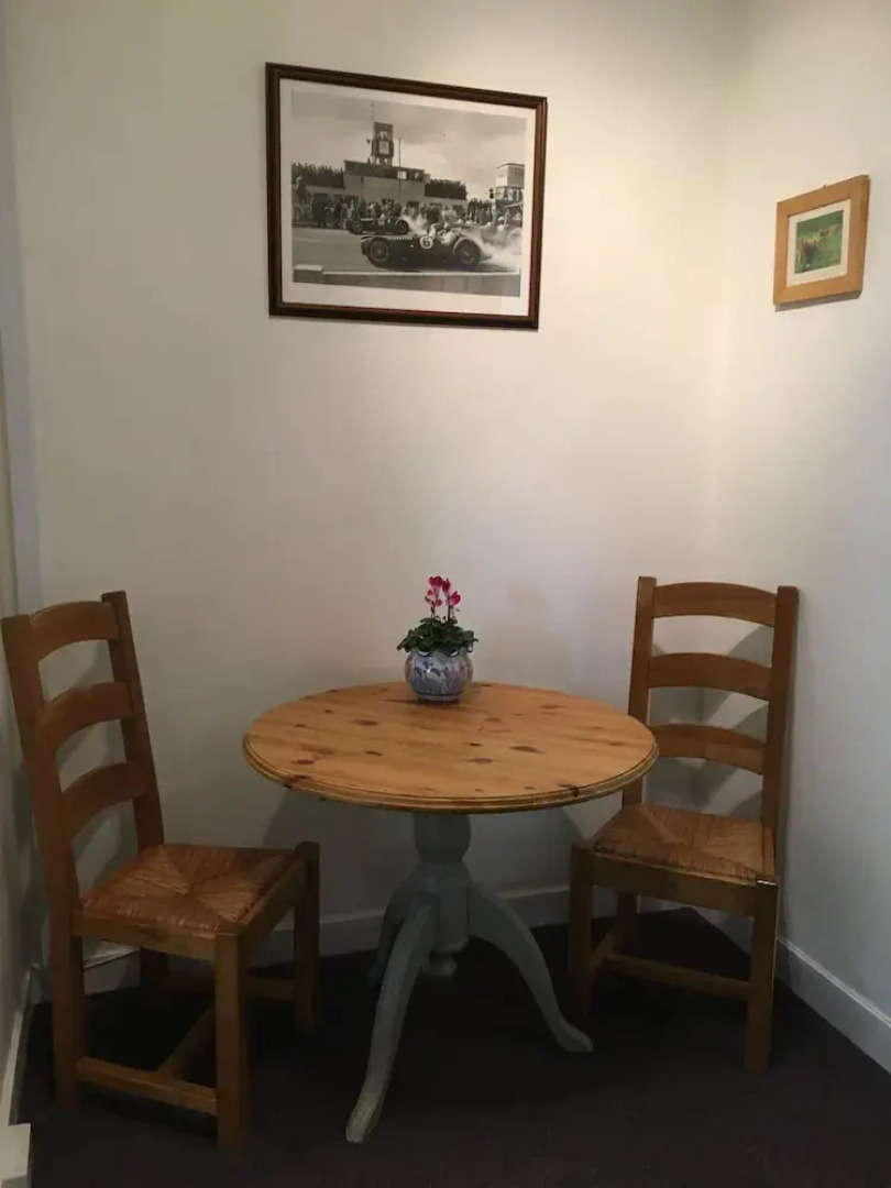 Charming 1-bedroom Apartment Near South Downs