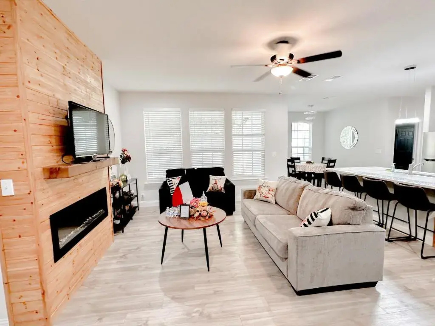 LakeDallasPoolHouse GREAT memories, near LAKE!