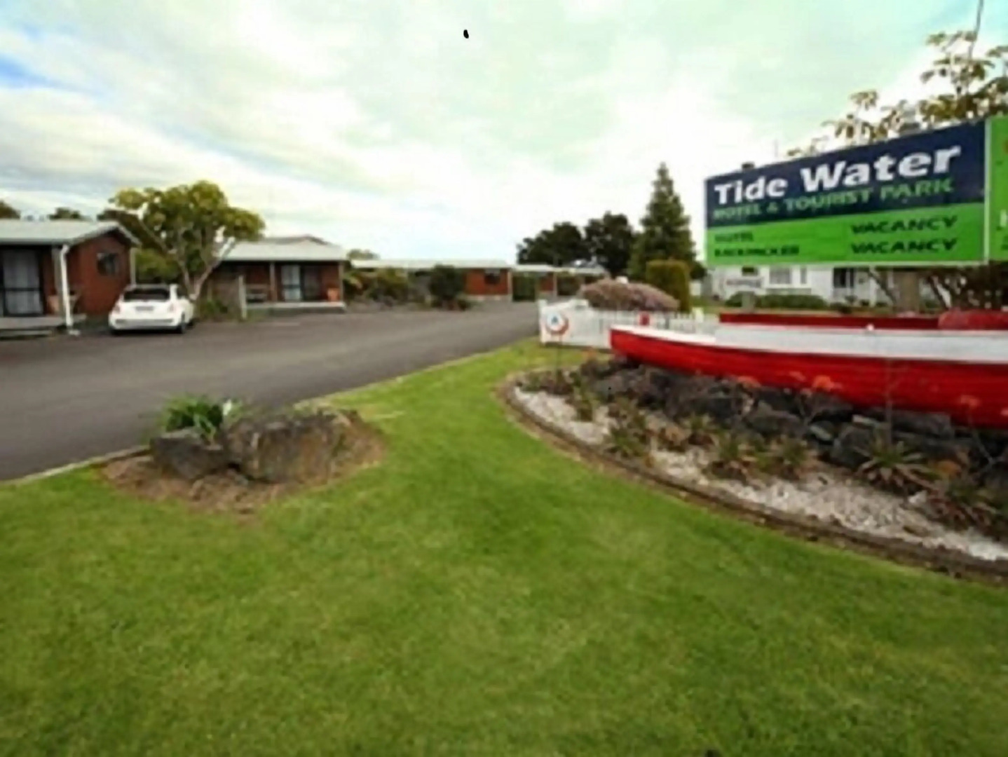 Tidewater Motel and Tourist Park - Hostel