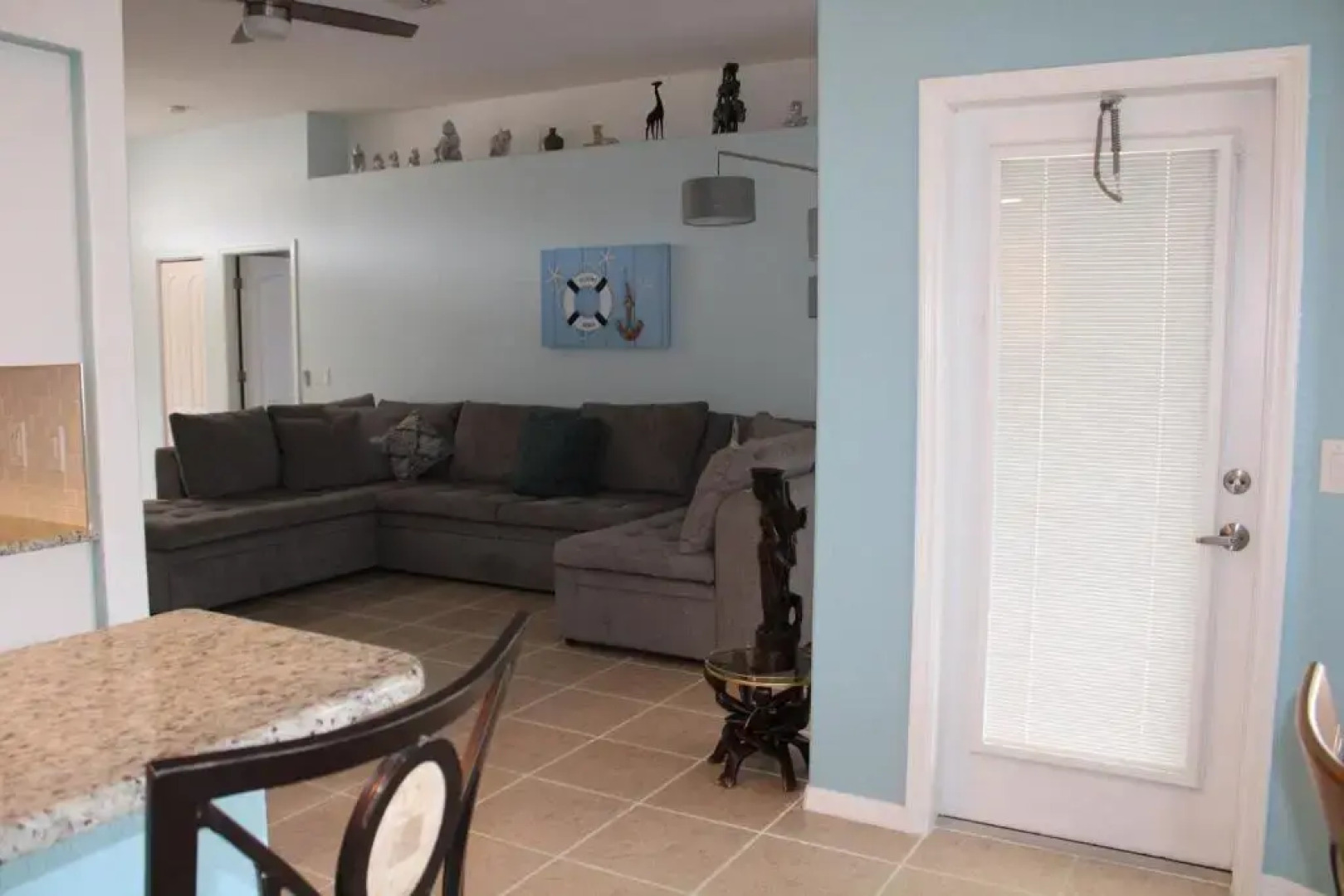 Spacious and private pool house, 15 min to beach