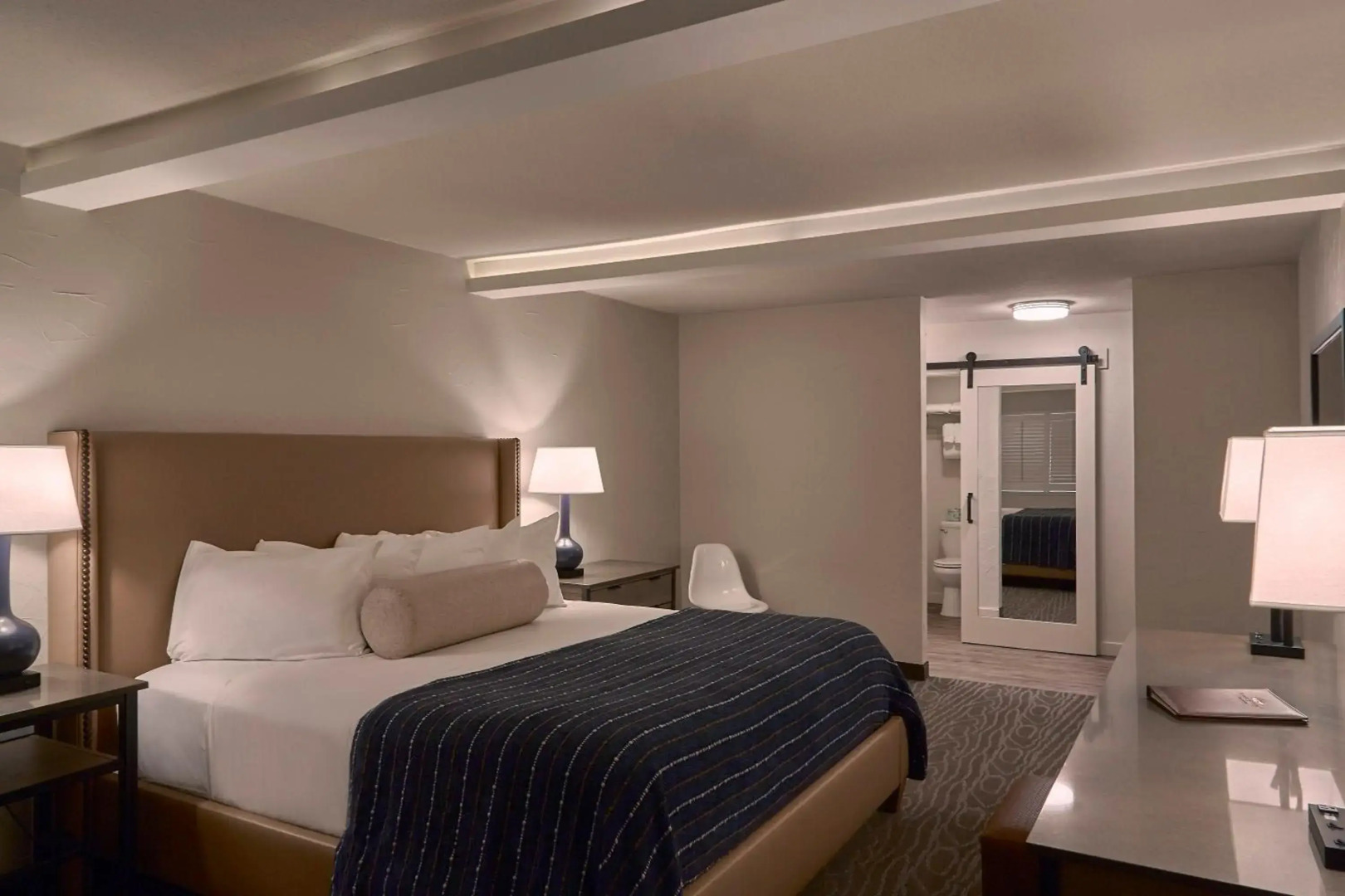 Fredericksburg Inn & Suites