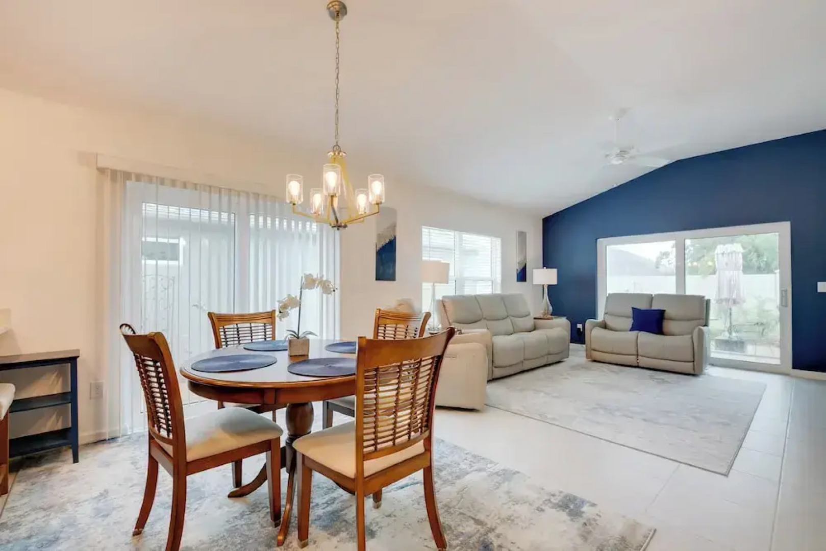 Lanai & Resort Amenities: The Villages Getaway