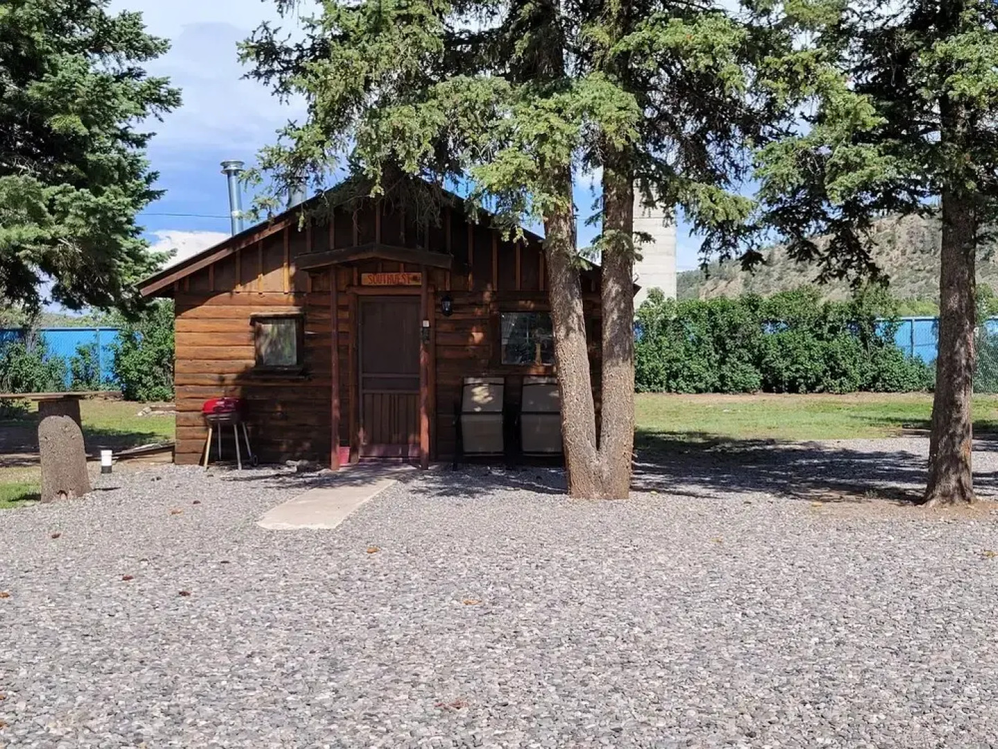 Chinook Cabins & RV Park
