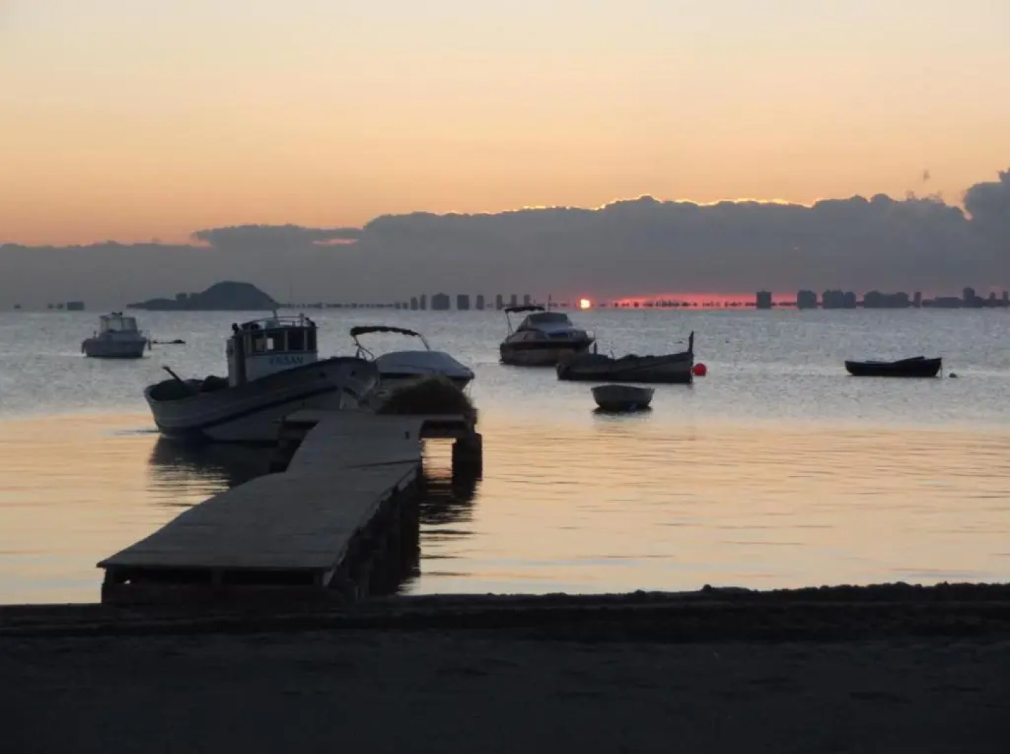 Beautiful 3 bed, 2 bath modern apartment