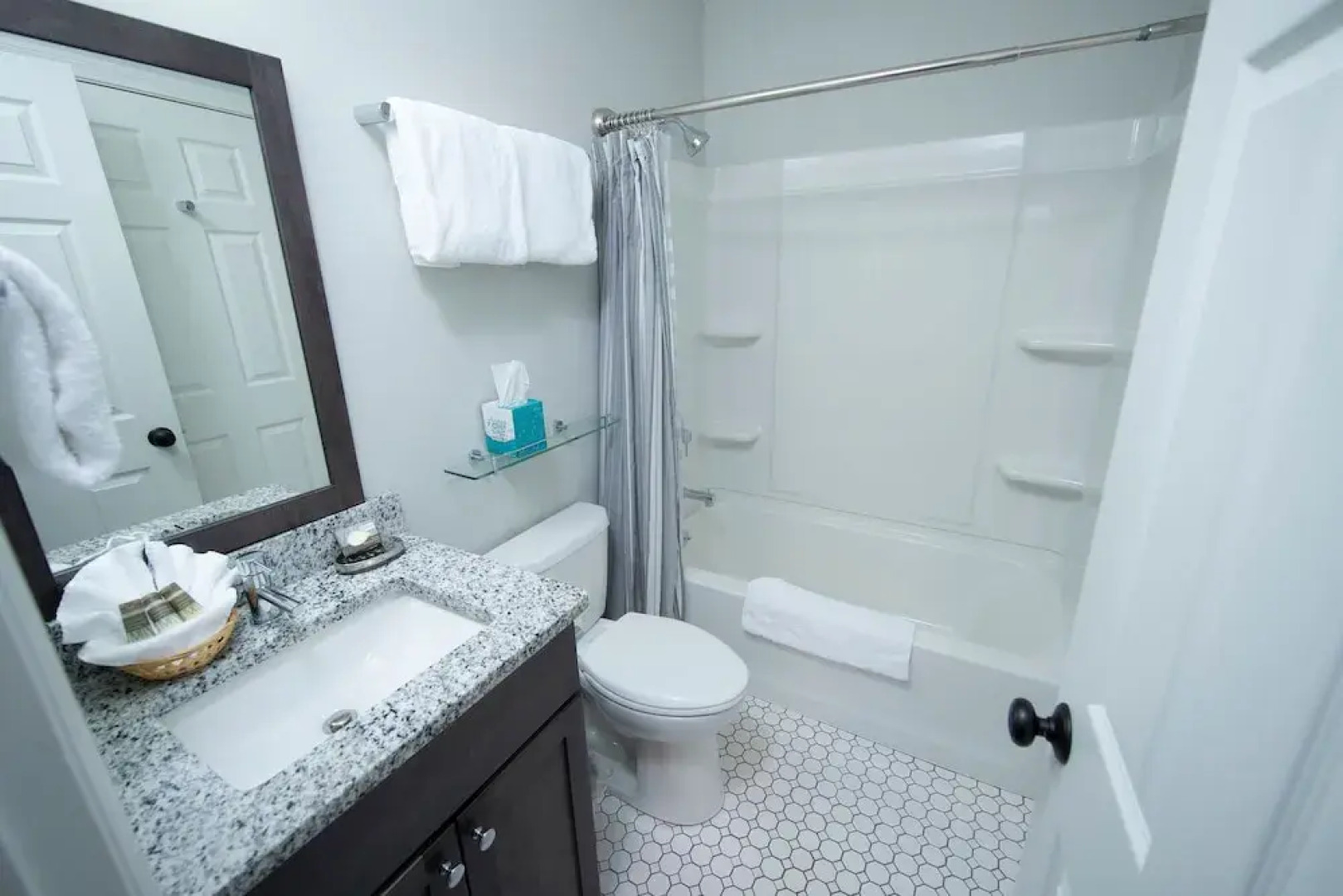 Winterplace 3 Br- Plenty Of Bedding- Great For Families 3 Bedroom Condo by RedAwning