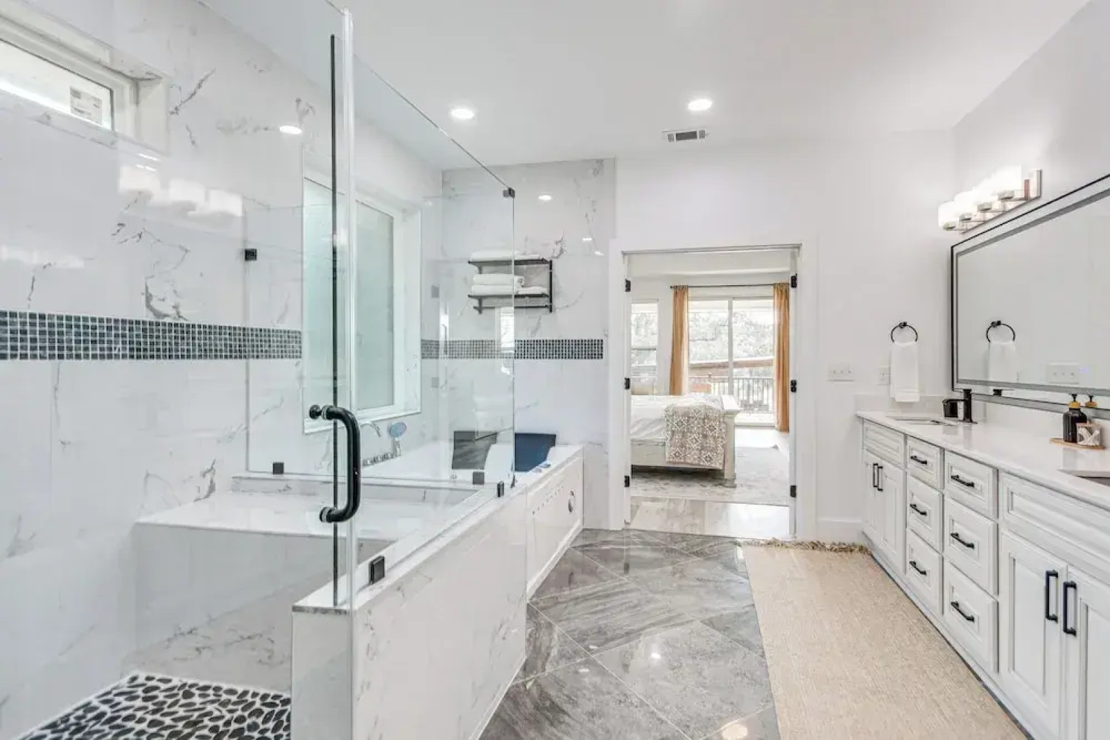 Waterfront Retreat w/ Outdoor Oasis in Pensacola