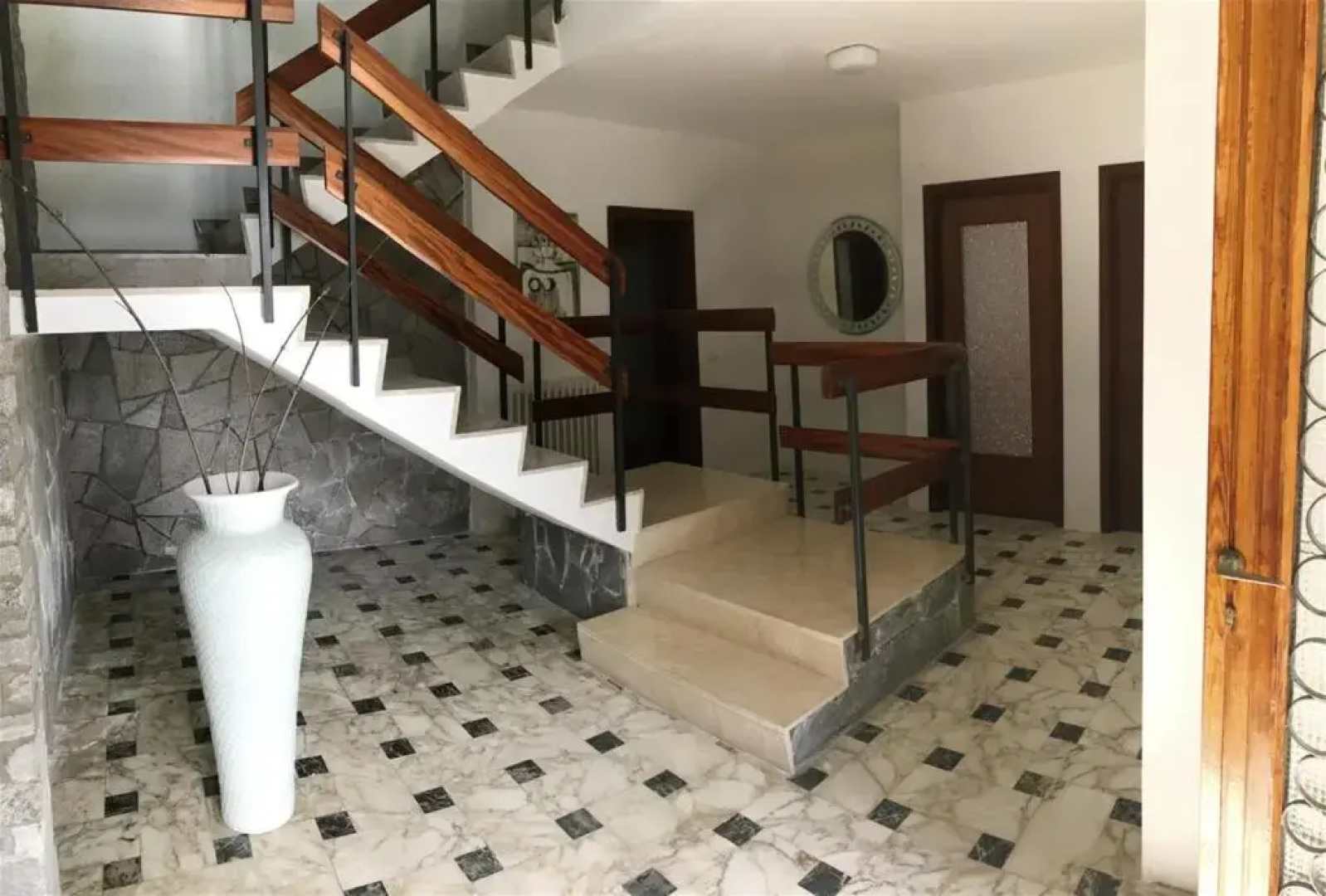 4 bedrooms villa at Ranco 100 m away from the beach with lake view private pool and enclosed garden