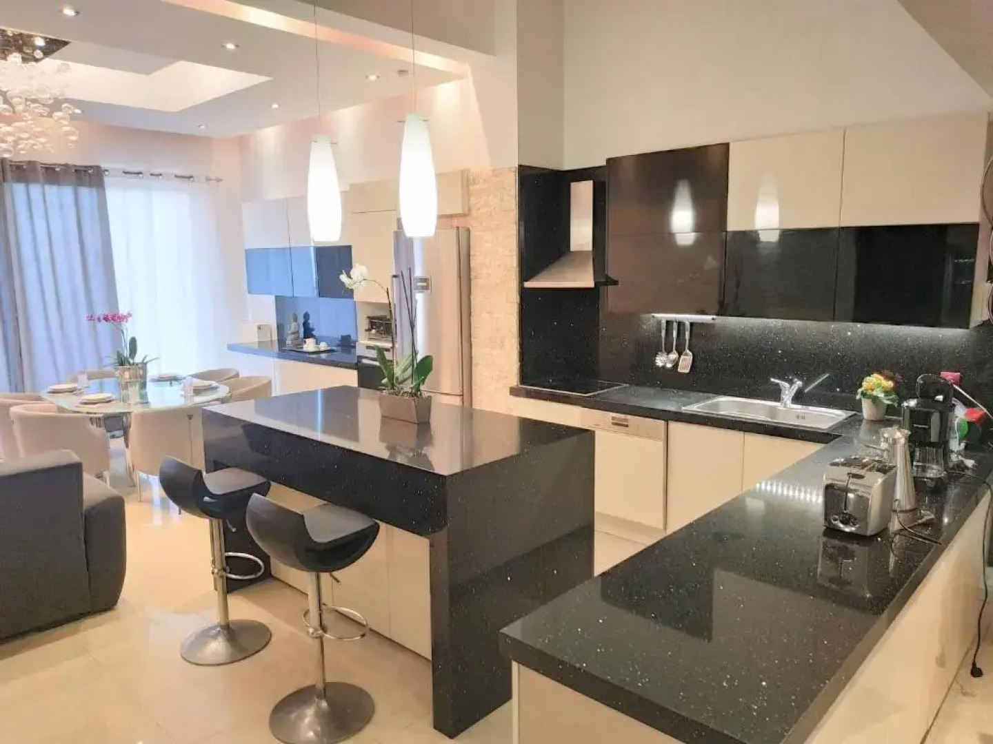 Luxury Apartment with Sea View near Kallithea