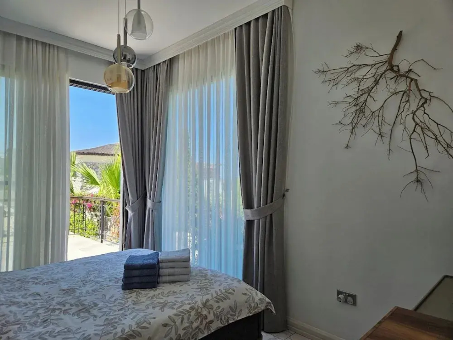 Serene Three-bedroom Retreat in Unforgettable Setting