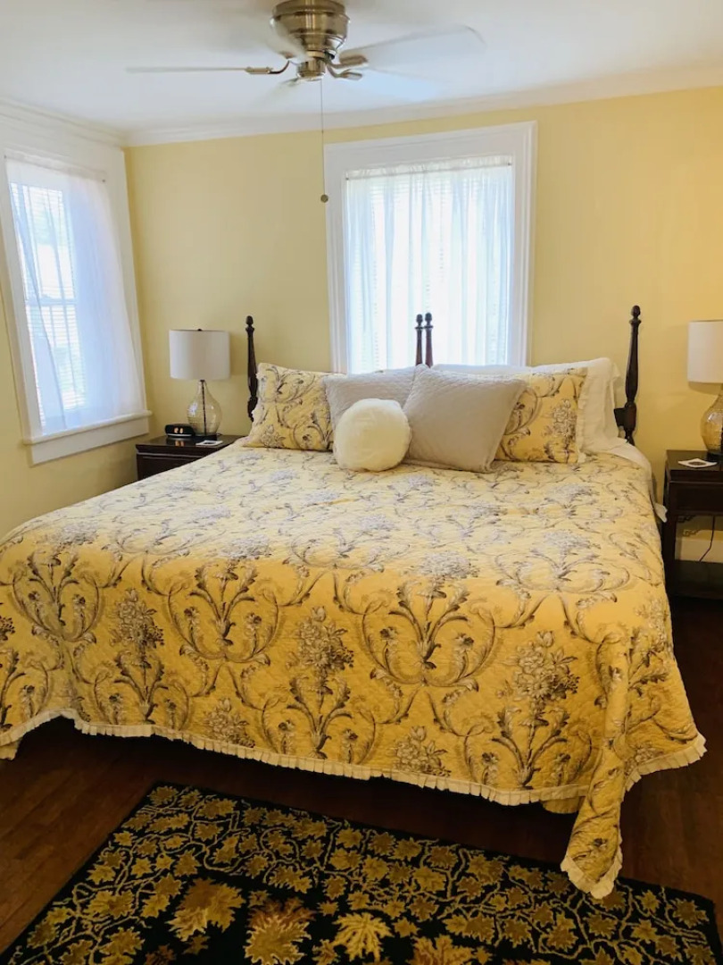 Nap N Nosh Bed and Breakfast