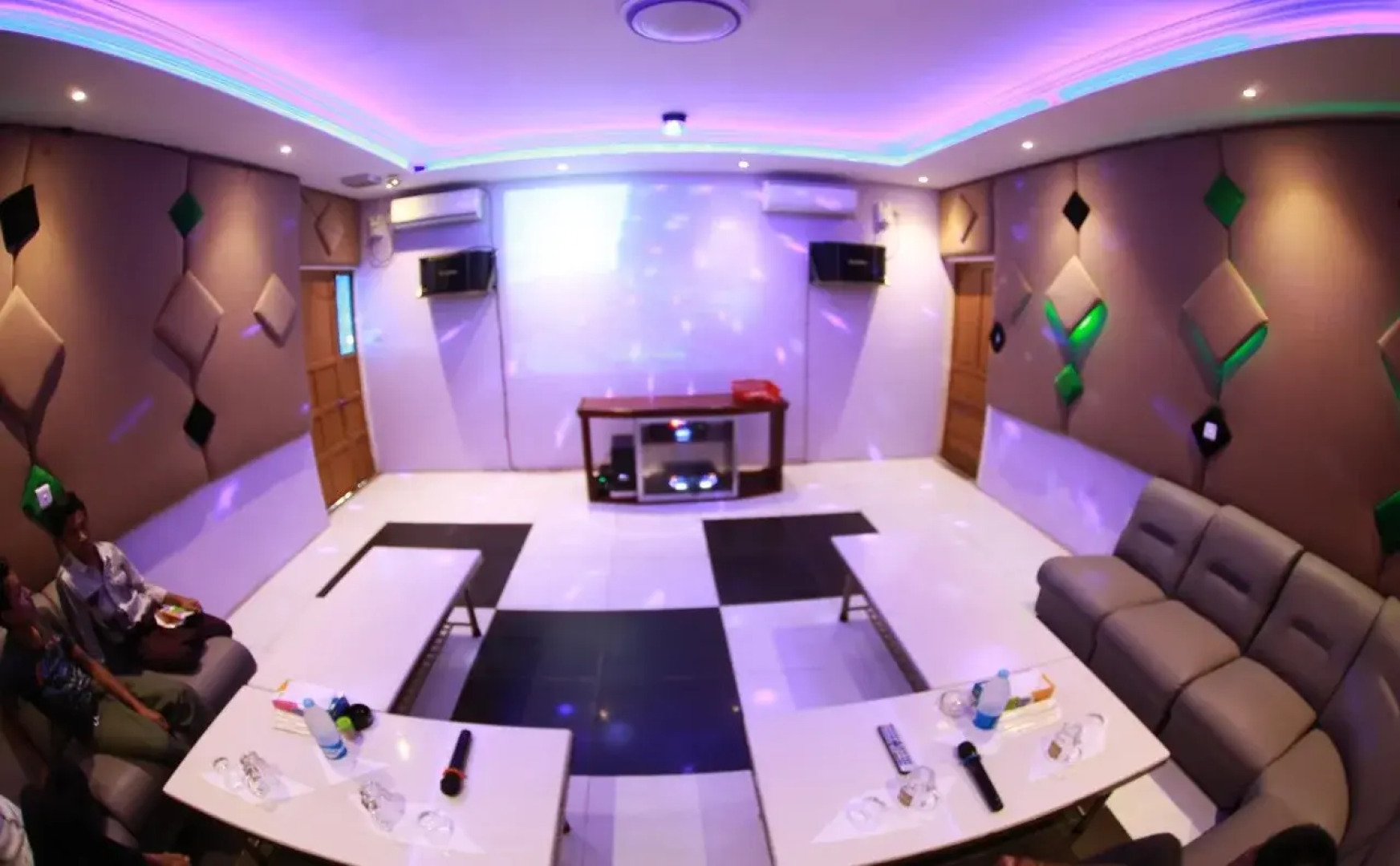 The Floral Breeze Wun Zin Hotel