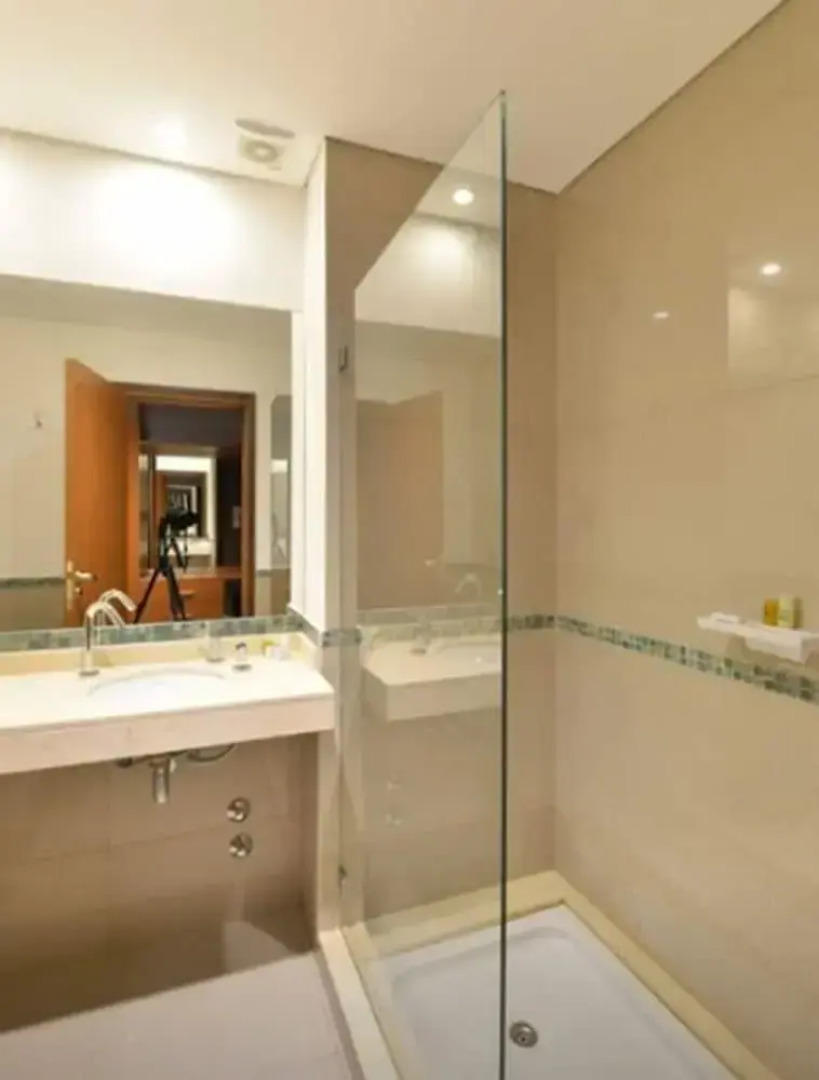 Howard Johnson by Wyndham San Francisco Resort & Conv Center