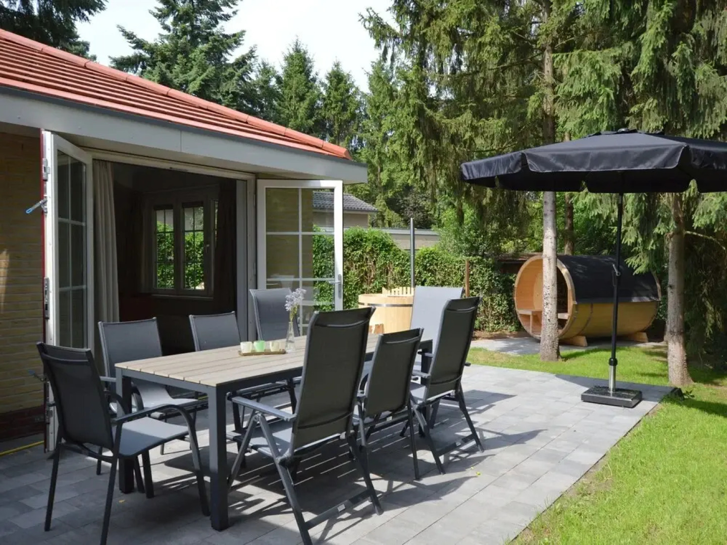 Contemporary Holiday Home on the Veluwe With Sauna and Hottub in the Garden