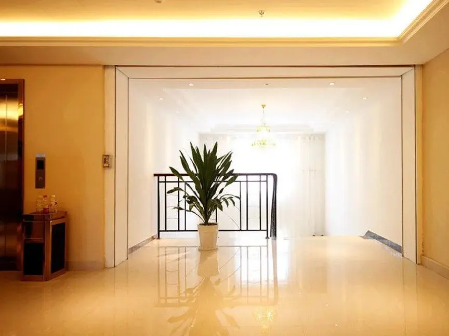 Green Tree Inn Ningbo Train East Station Business Hotel