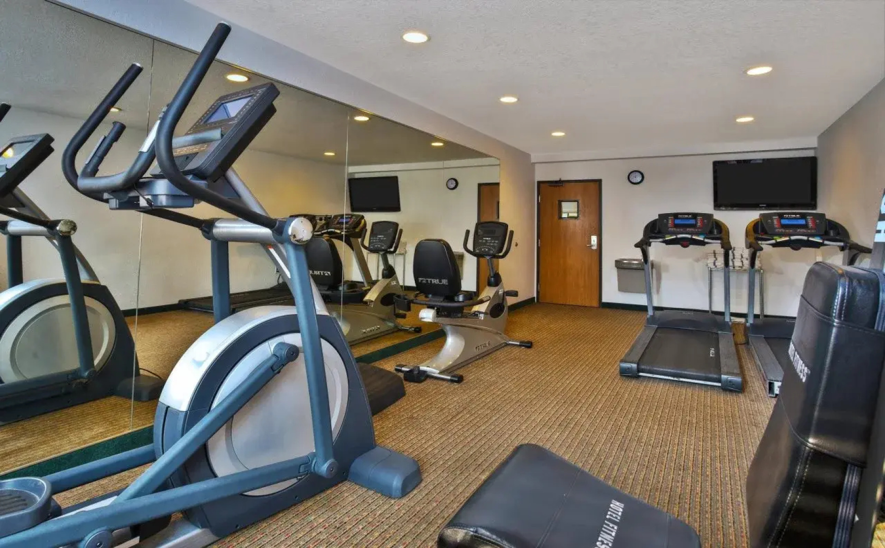 Holiday Inn Express & Suites Petoskey by IHG