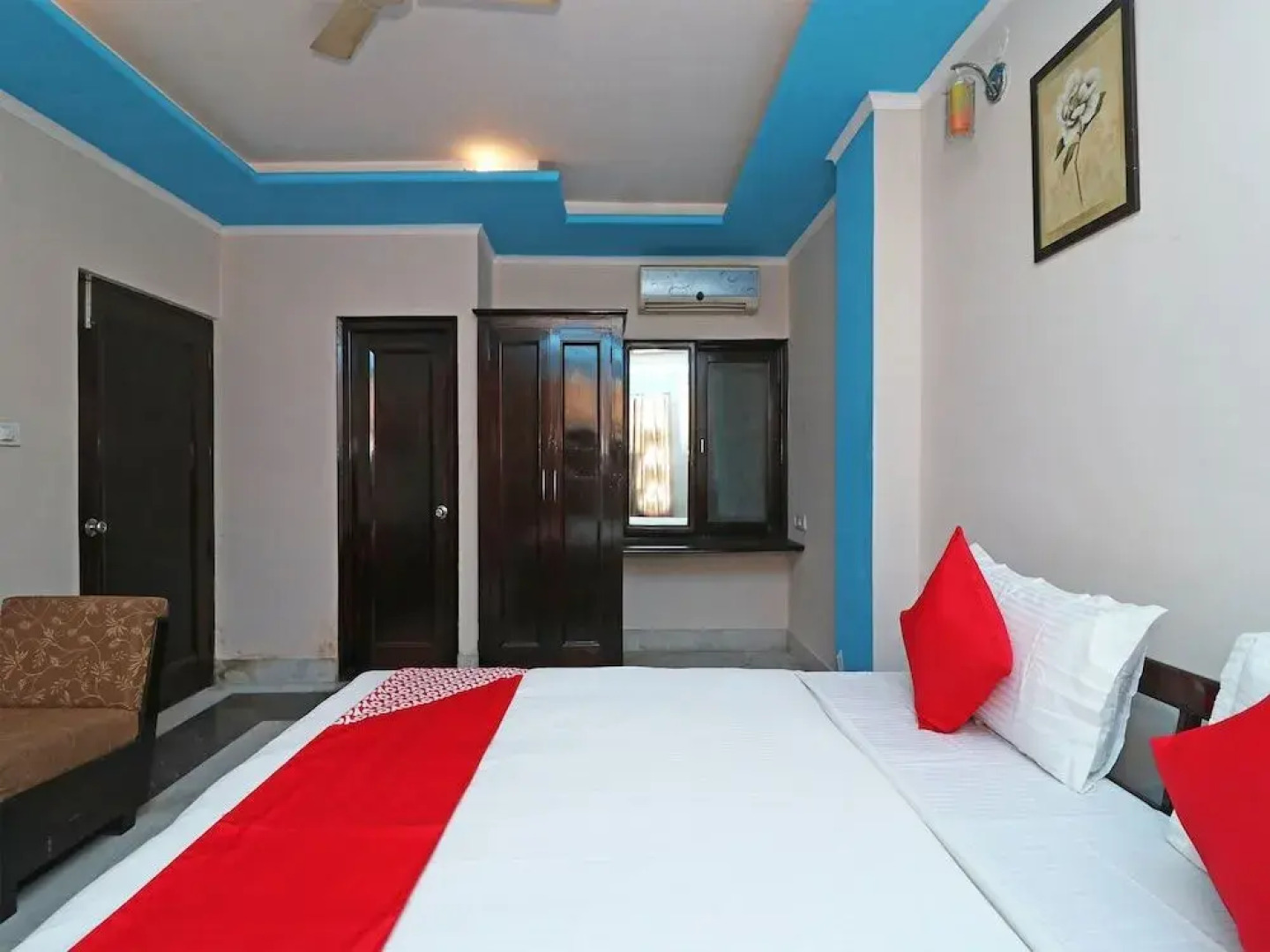 OYO 13161 King's Palace