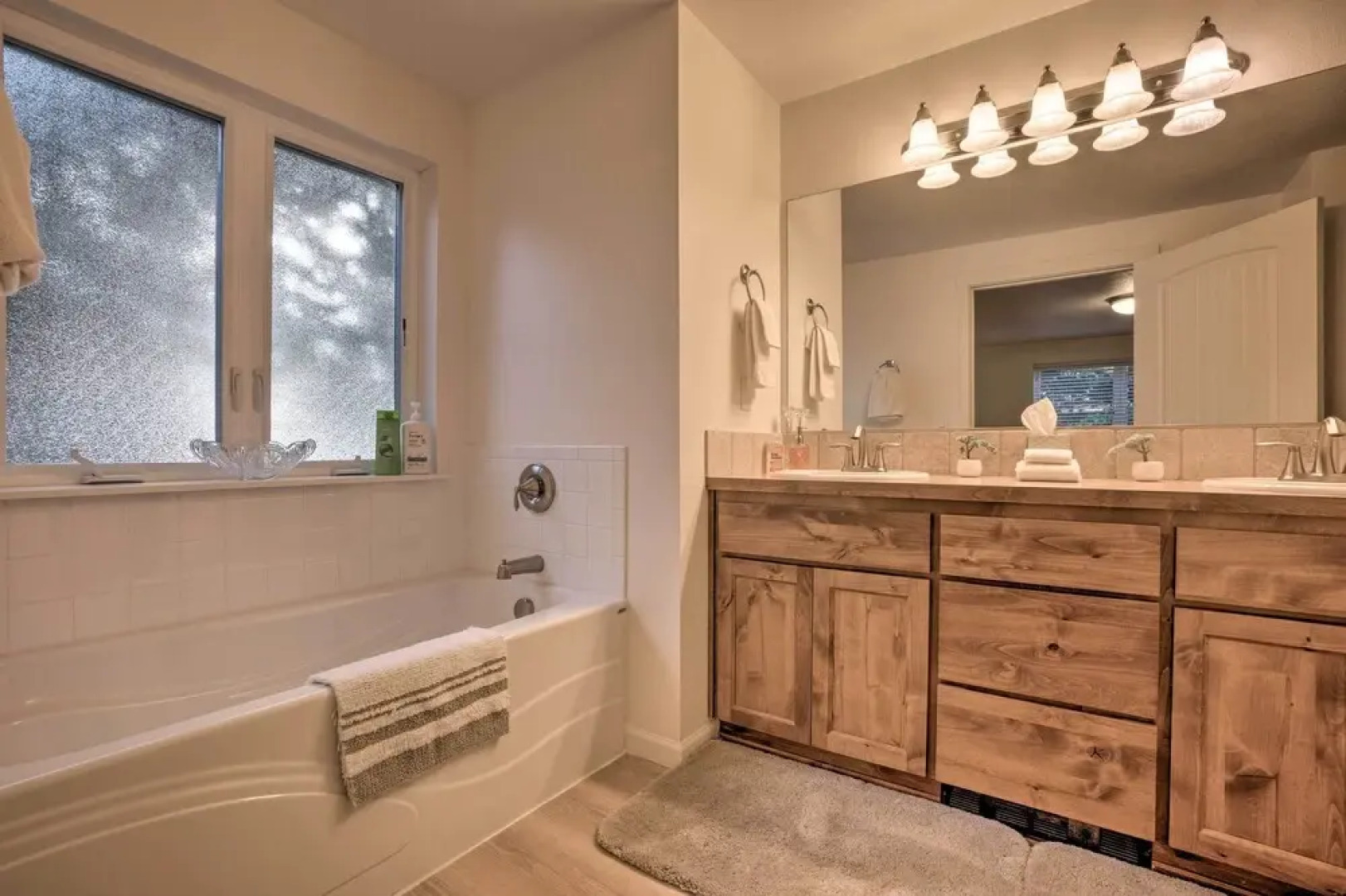 Spacious Bandon Getaway - 2 Blocks to Ocean!