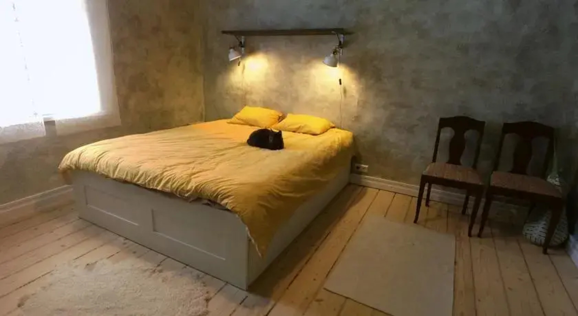 History Designer Flat