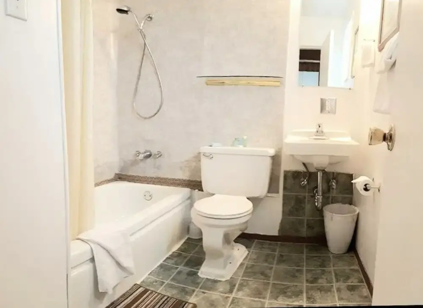 Deerview Lodge & Cabins - Princeton BC