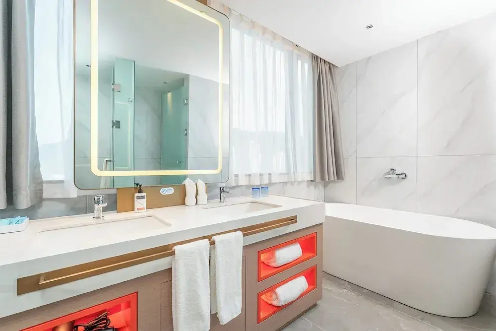Holiday Inn Express Bazhong Center by IHG