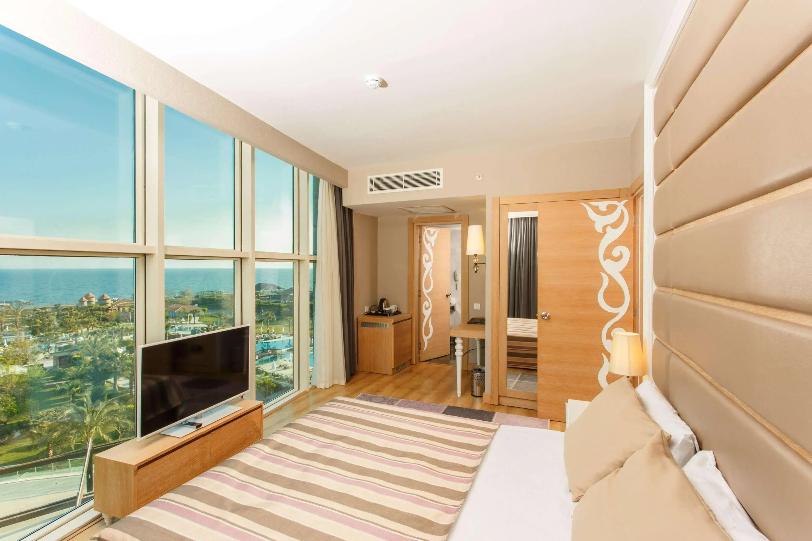 Sherwood Exclusive Lara