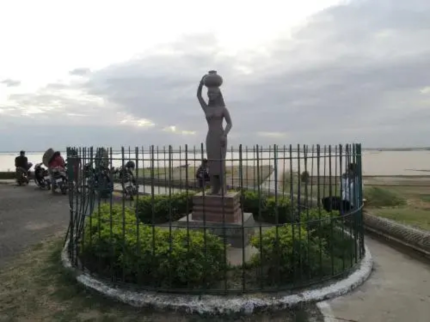 Roeung Loeung Mittapheap Restaurant & Hotel