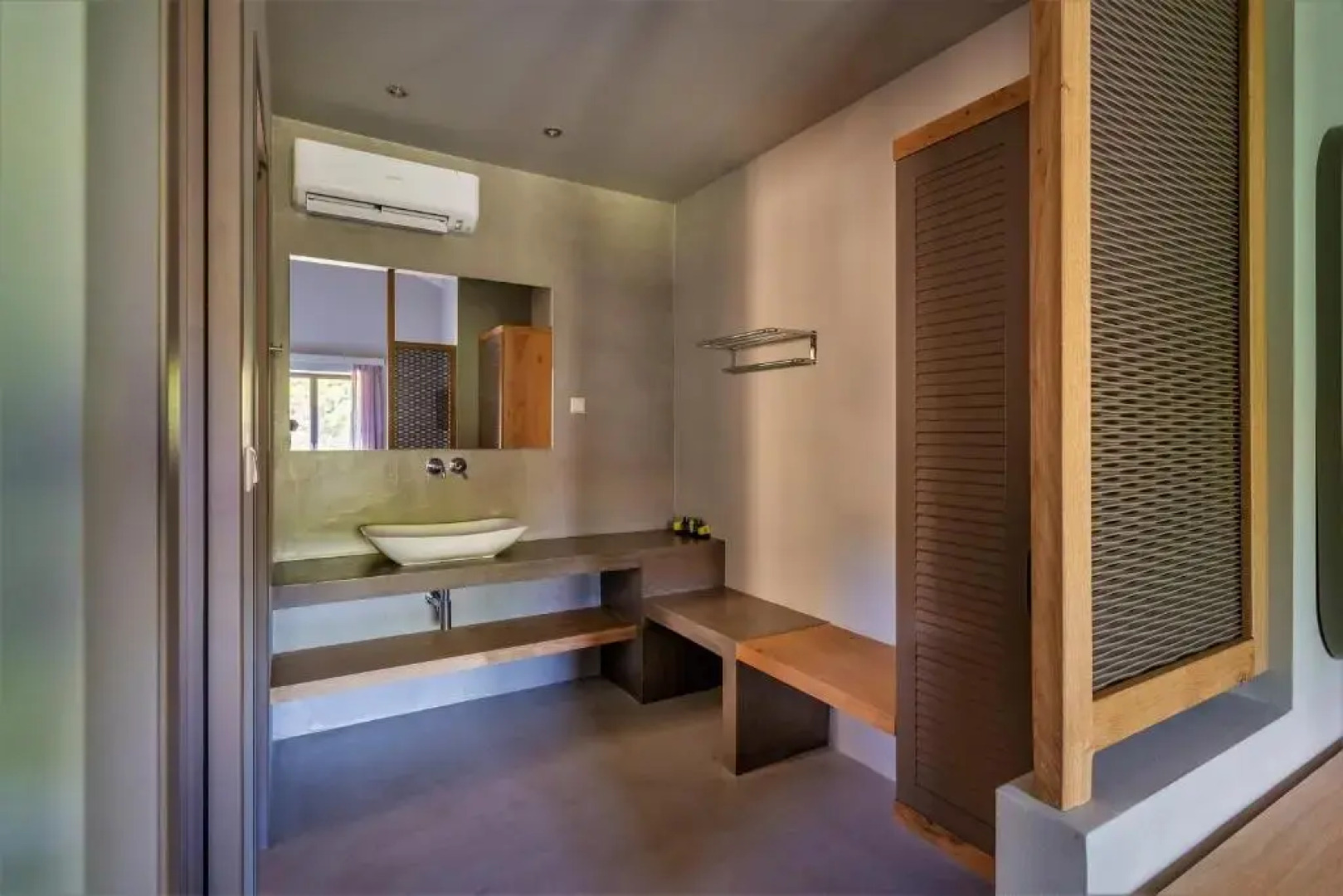 Diapori Suites Hotel