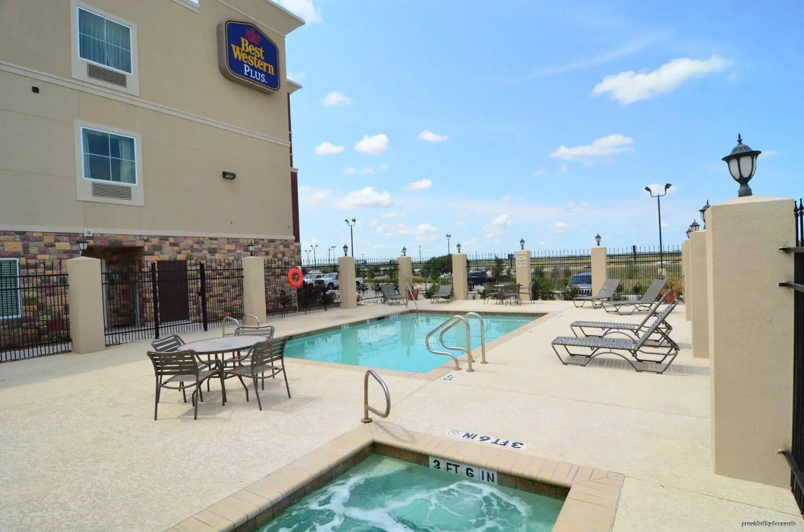 Best Western Plus Kenedy Inn