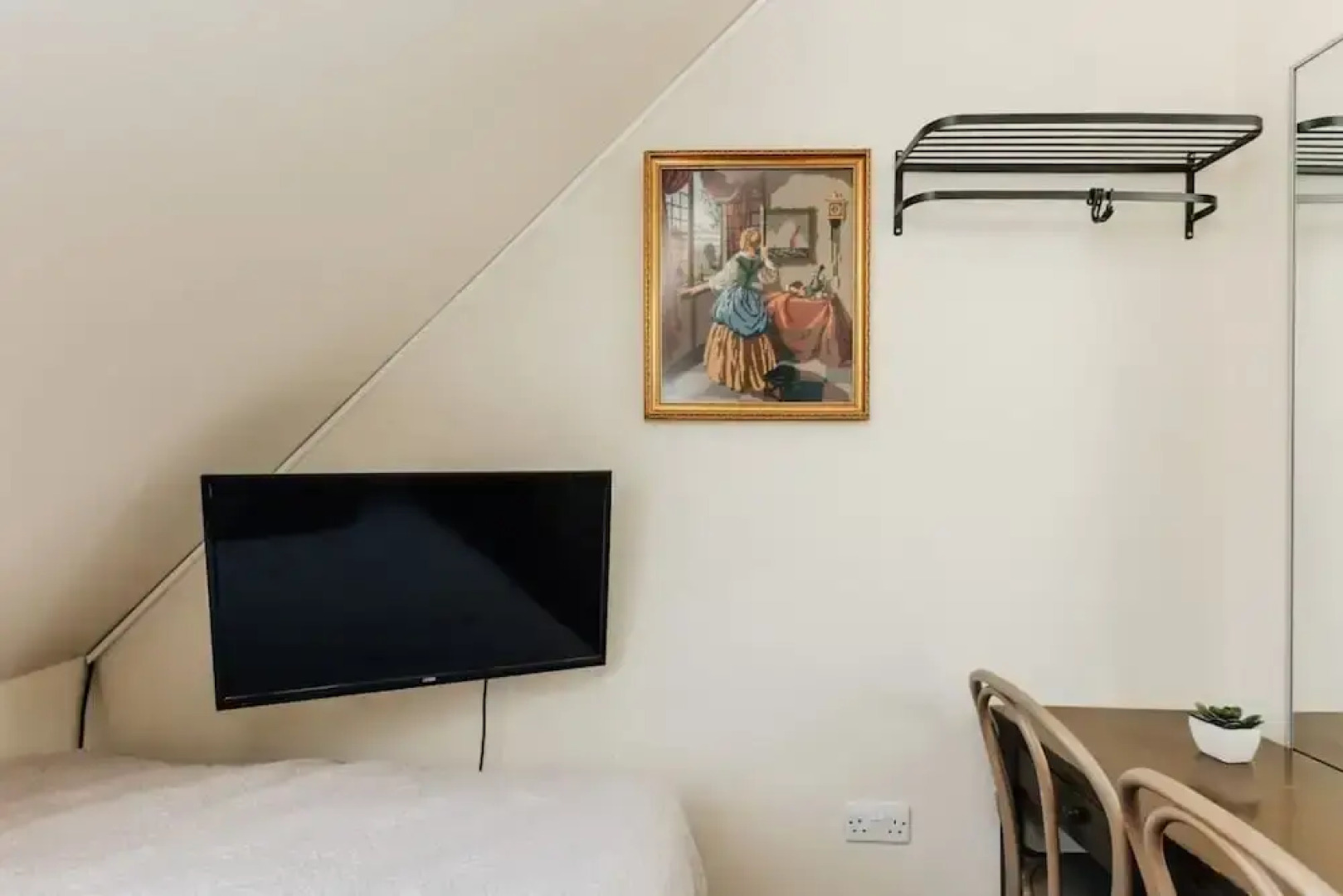 Vintage Chic Coach House