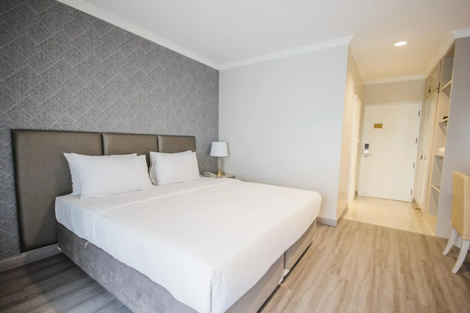 Romance Hotel Srinakarin