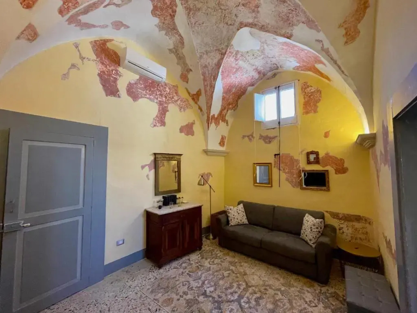 Palazzo de Carlo e il parco dei 7 pozzi