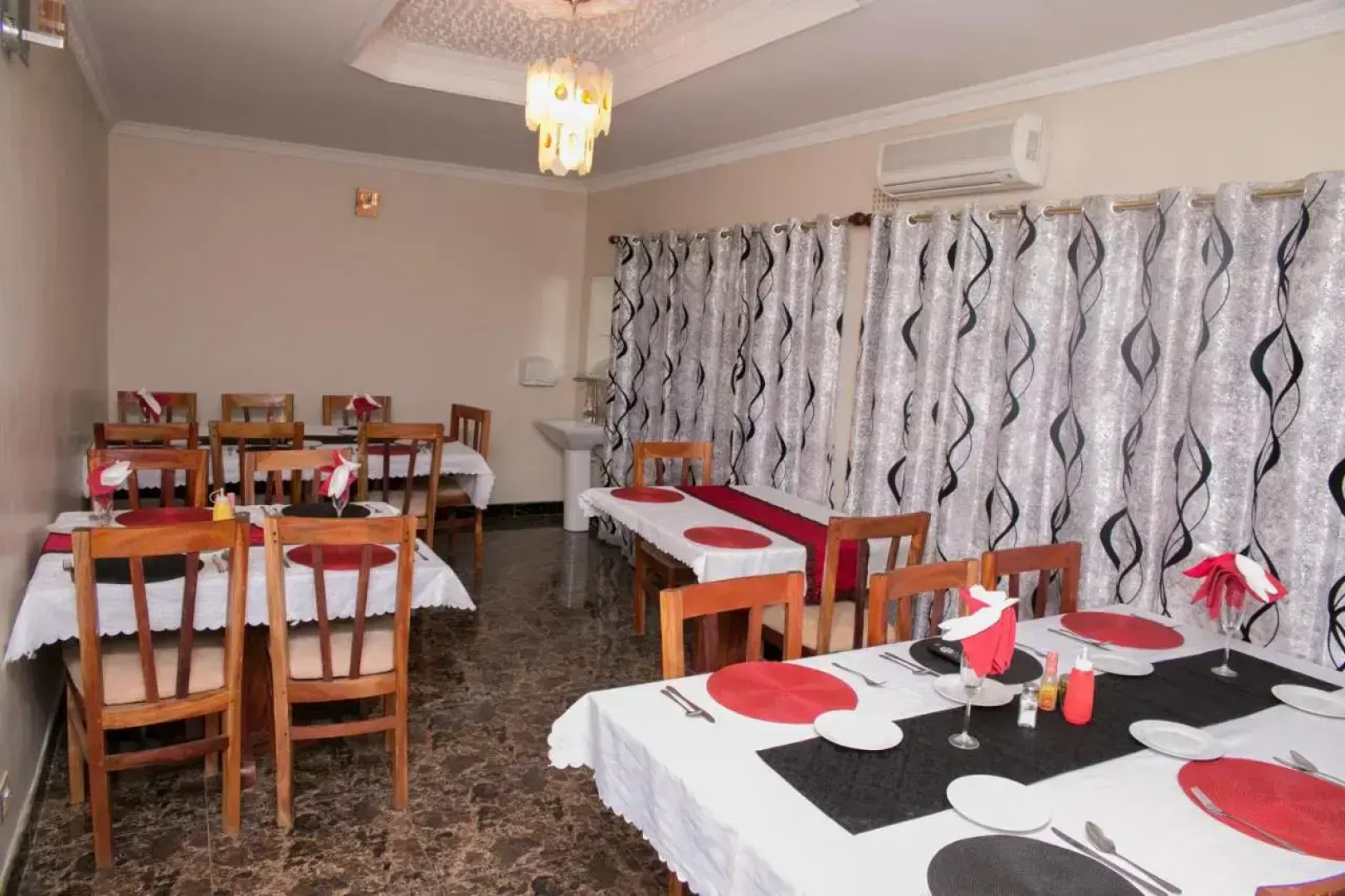 Glitz Cloud 9 Suites