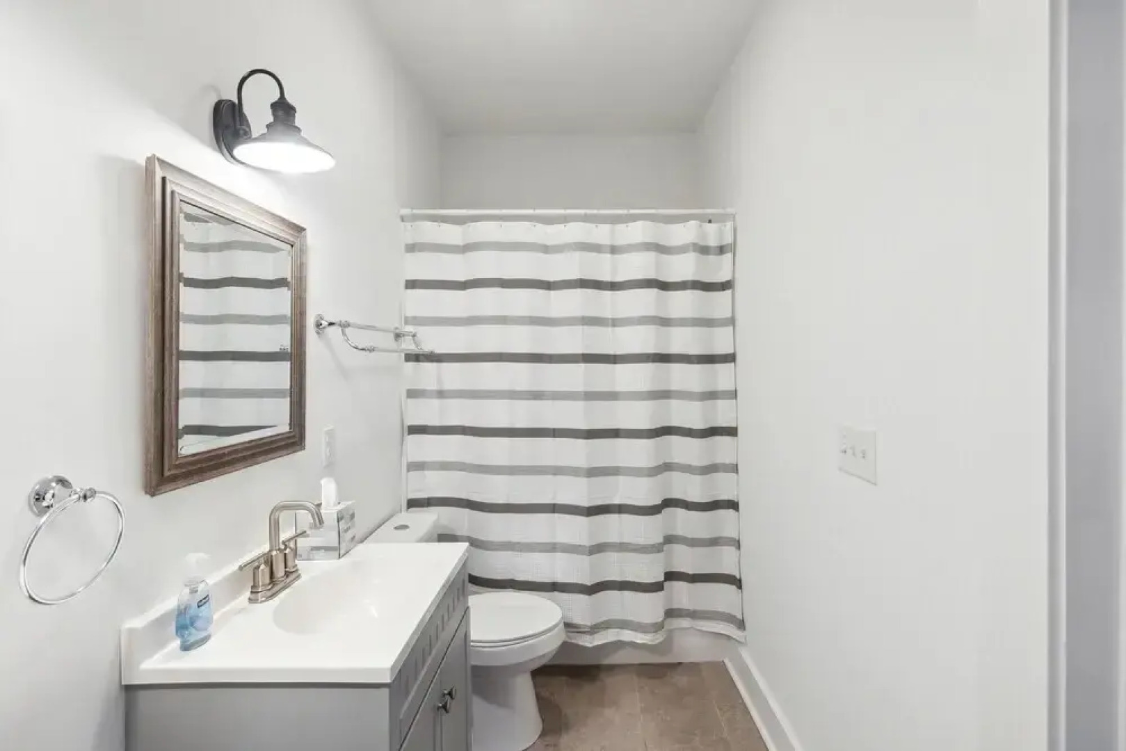 Downtown Delight: Cozy & Pet-friendly Retreat 3 Bedroom Home by RedAwning