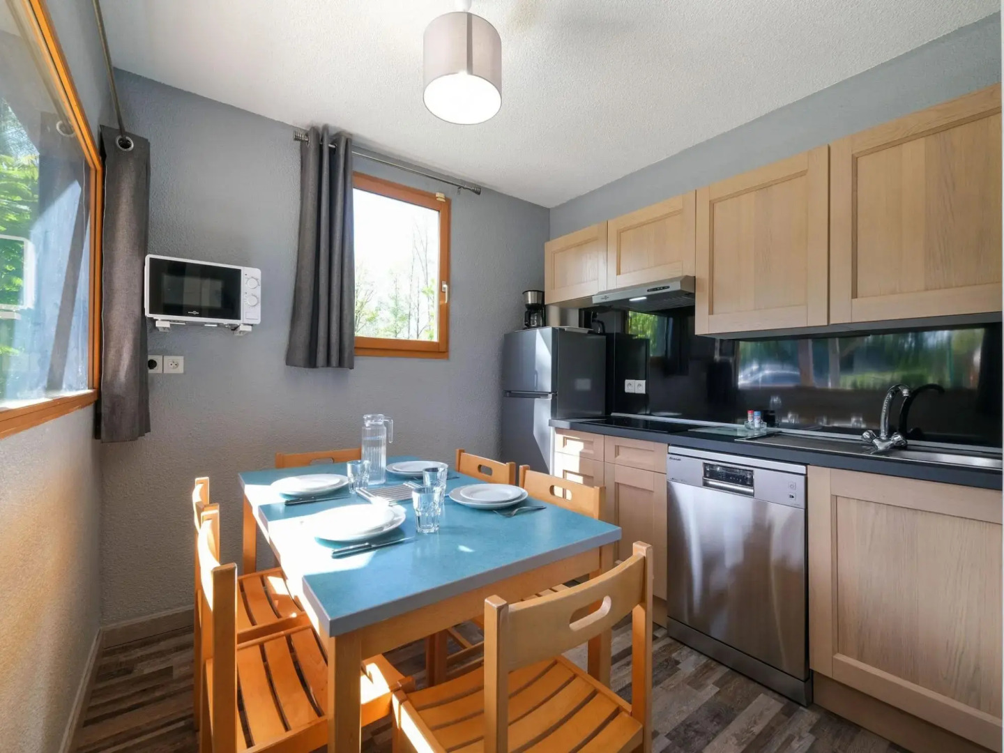 Snug Holiday Home in Signy le Petit with Private Terrace