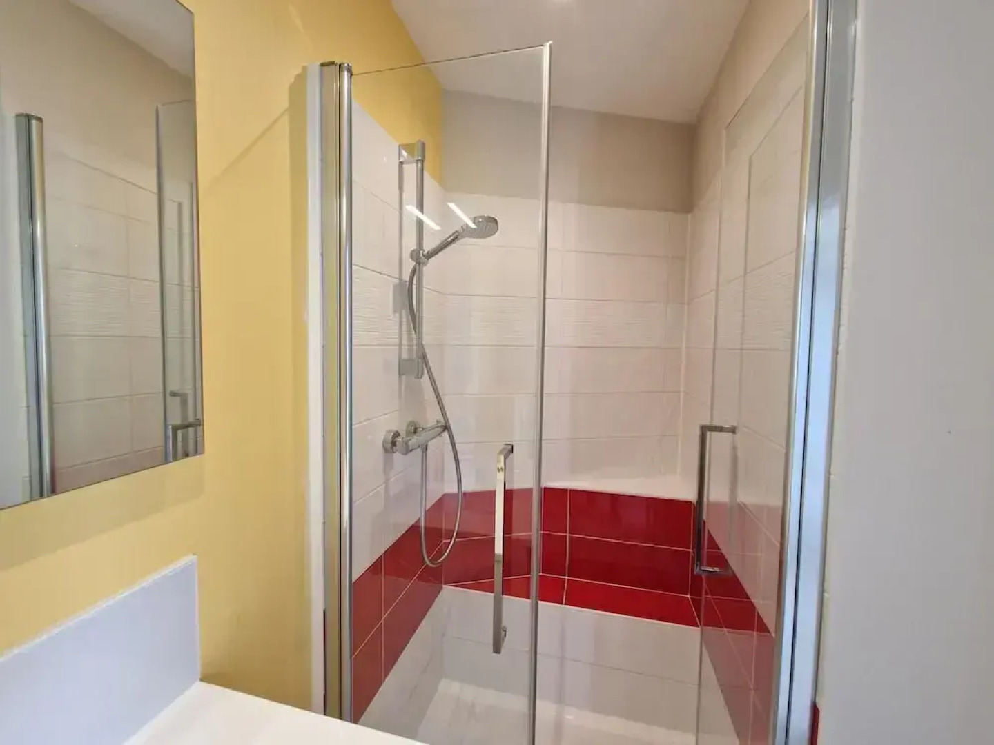 Charming Breton Holiday Home Right by the sea